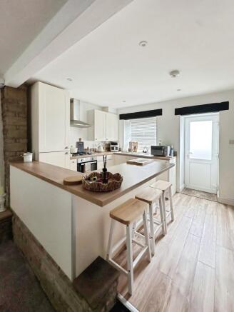 2 bed Terraced to rent Image 4