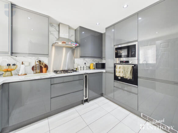 CAM03852G0-PR0592-STILL014