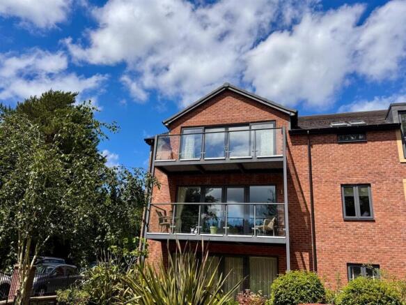 2 bed Apartment for sale Image 6
