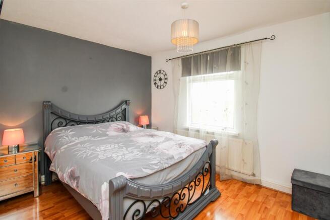 3 bed Terraced for sale Image 10