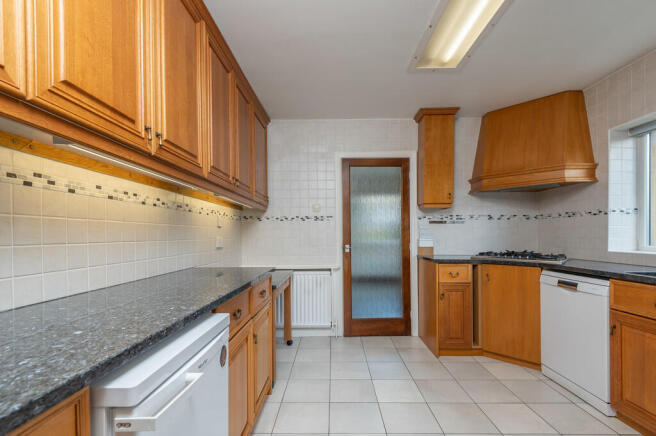 4 bed Detached for sale Image 4