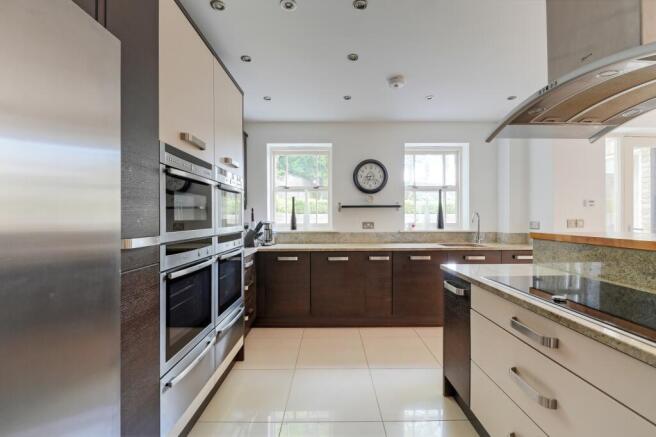 4 bed Detached for sale Image 6