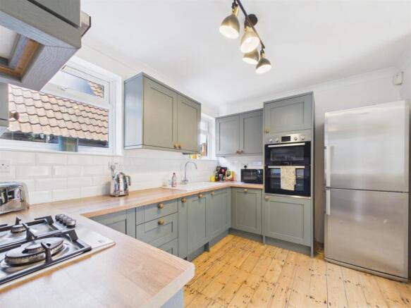 Kitchen 2.jpg