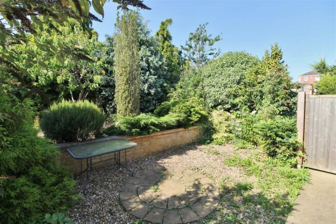 FRONT GARDEN