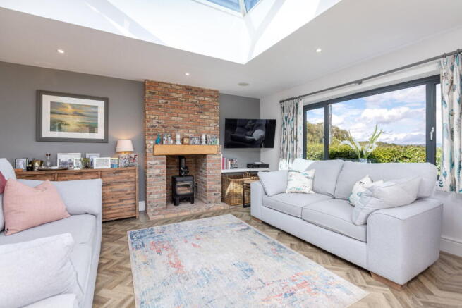 4 bed Detached for sale Image 11