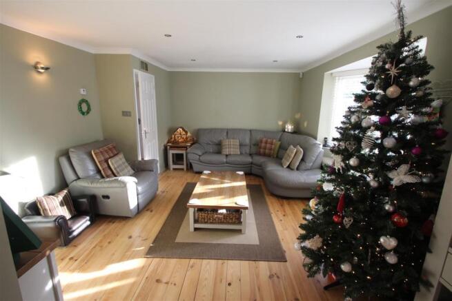 LIVING ROOM PHOTO TW