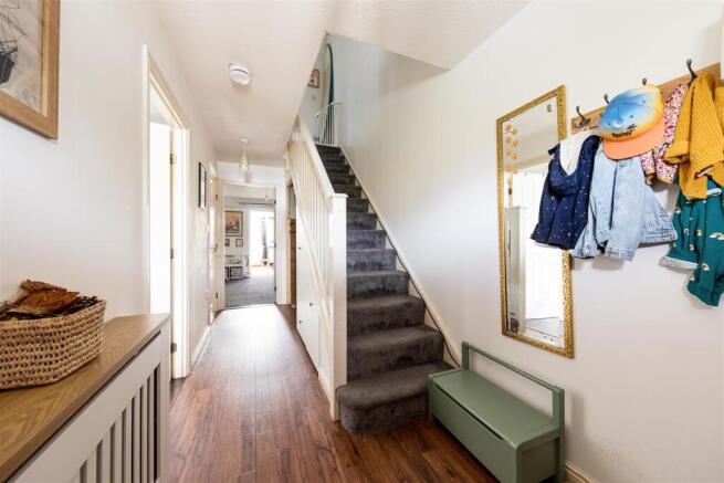 Forster Close, Woodford Green photo 4