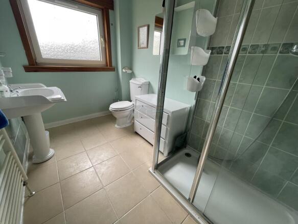 Shower roomc.JPG