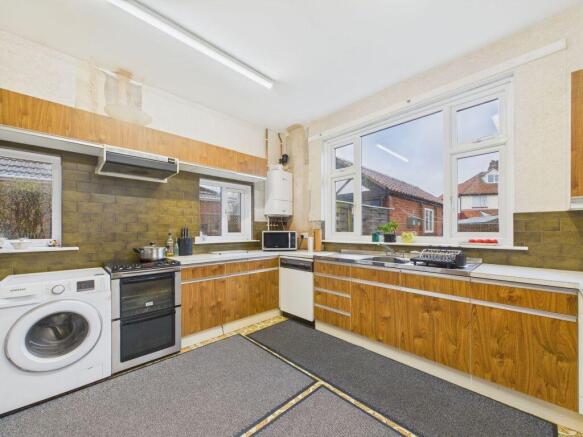 4 bed Semi-Detached for sale Image 10