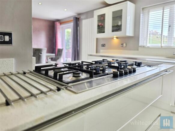 5 bed Semi-Detached for sale Image 11