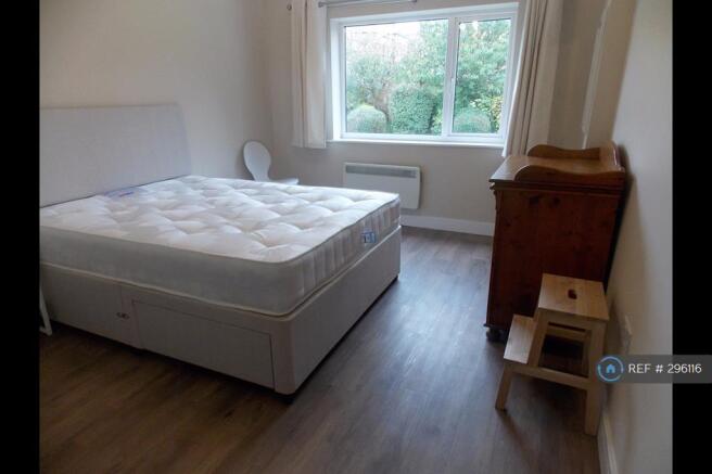 Master Bedroom With Kingsize Bed 