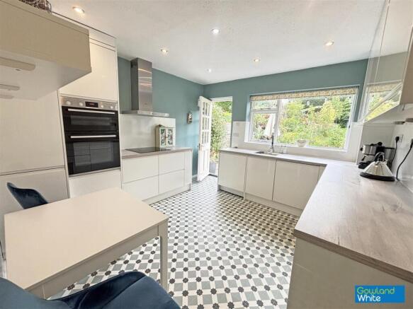 4 bed Detached for sale Image 4