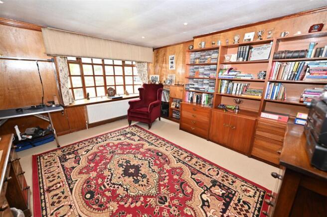 4 bed Detached for sale Image 11