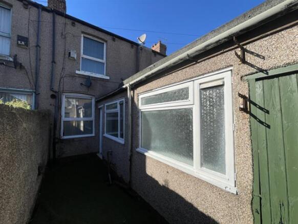 2 bed Terraced to rent Image 9