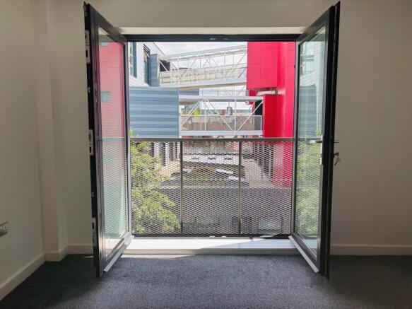 2 bed Apartment to rent Image 8
