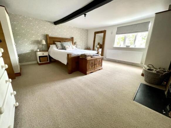 Bedroom 1.jpg