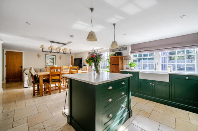 Pankridge Street, Crondall, Farnham, Hampshire, GU10 photo 4