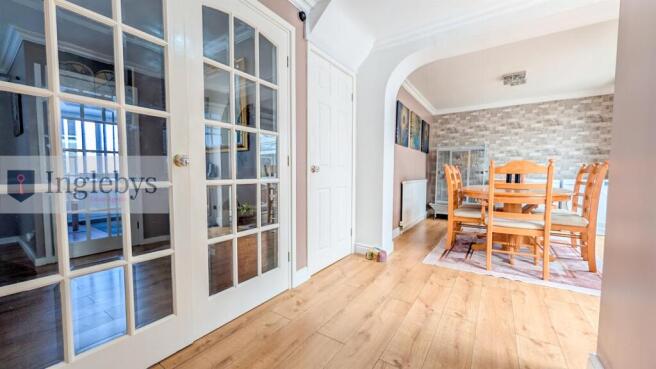 4 bed Detached for sale Image 7