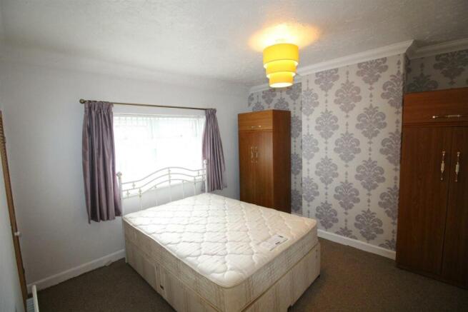 11 Bedale Ave-Bed1.JPG