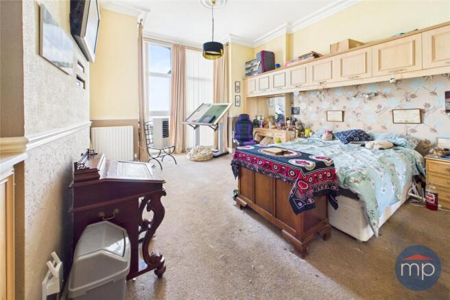 3 bed Flat for sale Image 8