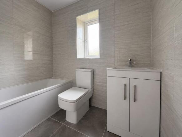 4 bed Detached for sale Image 11