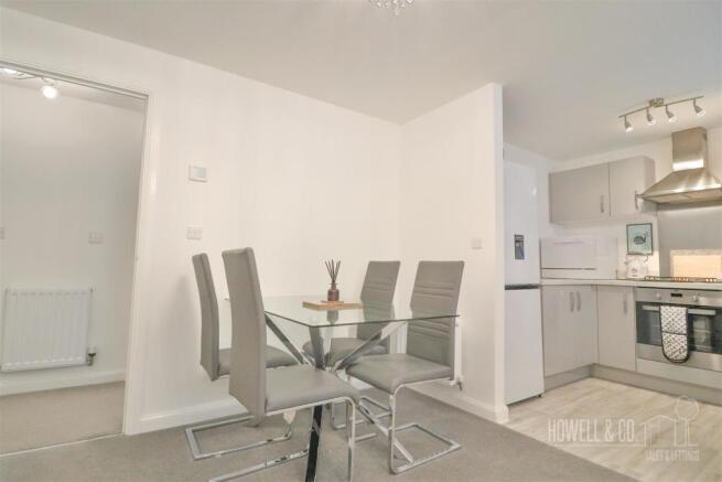 LOUNGE/DINING ROOM
