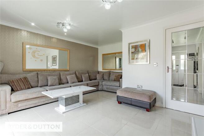 5 bed Detached for sale Image 5