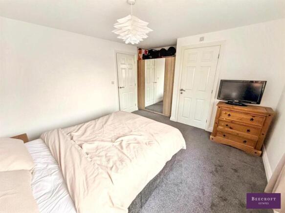 3 bed Semi-Detached for sale Image 12