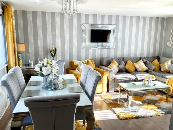 lounge pic6.jpg