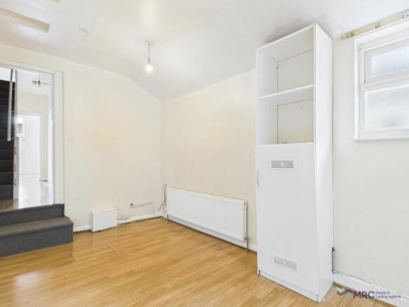 2 bed Flat to rent Image 5
