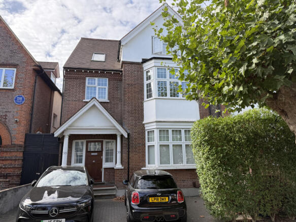 3 bed flat to rent Woodstock Road, London NW11