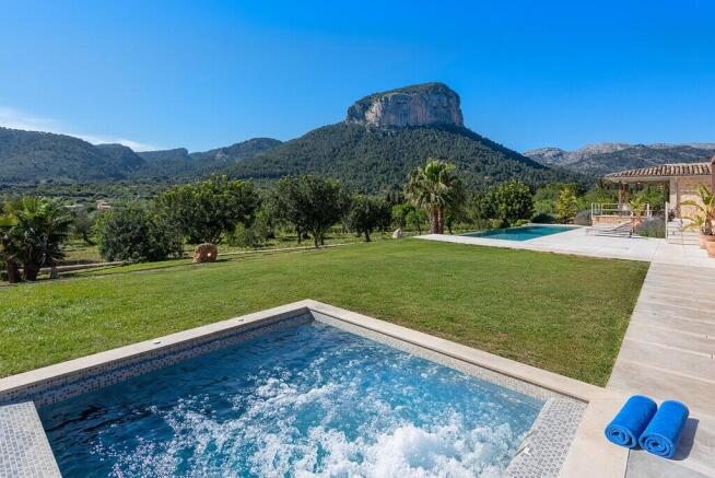 Jacuzzi