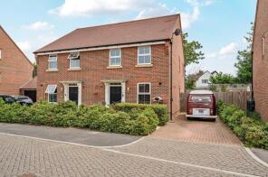 13, Blackburne Way, Farnham GU10 1FQ