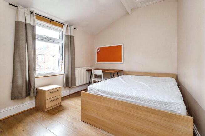 5 bed House to rent Image 8
