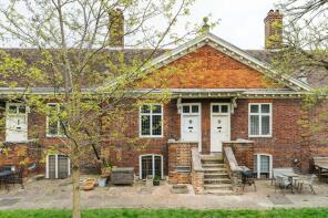 Flat 24, Trinity Green, Mile End Road, London E1 4TS
