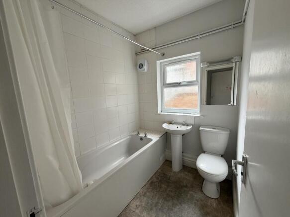 2 bed Apartment to rent Image 7