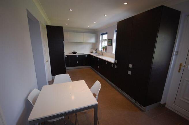 breakfasting kitchen
