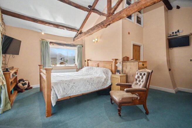 4 bed Detached for sale Image 6