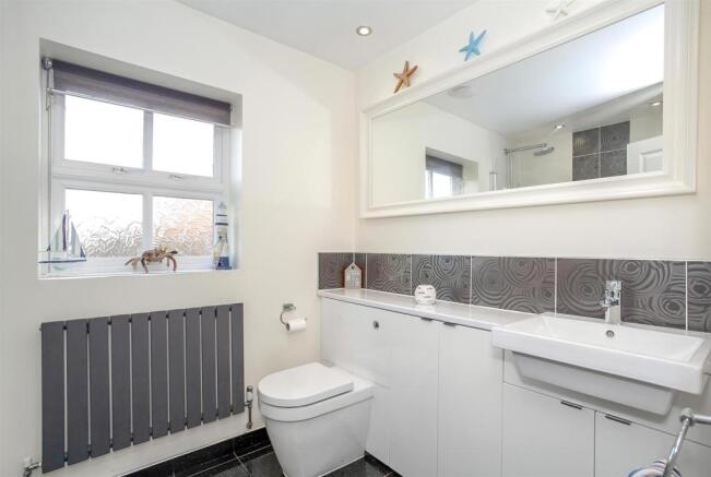 Bathroom 1.jpg