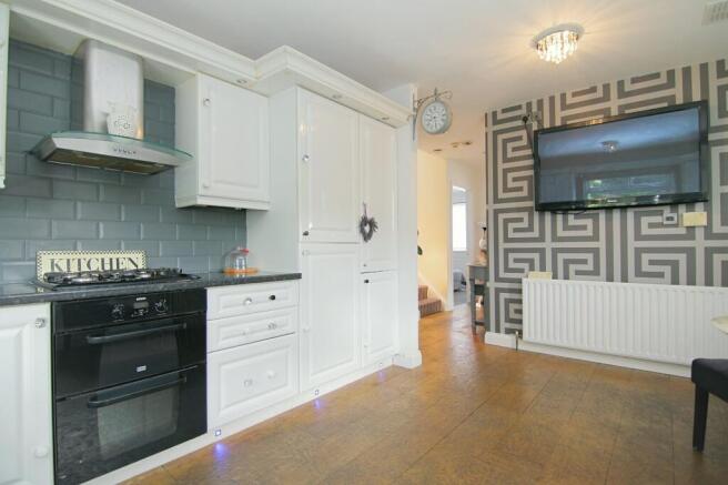 Cleckheaton Road, Low Moor, Bradford, BD12 photo 4