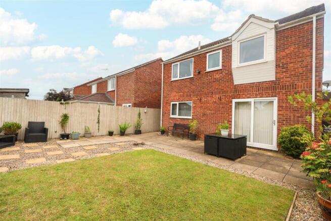 4 bed Detached for sale Image 9