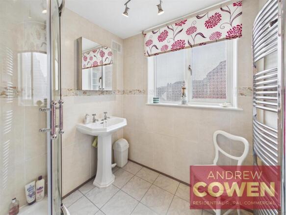 4 bed Semi-Detached for sale Image 10