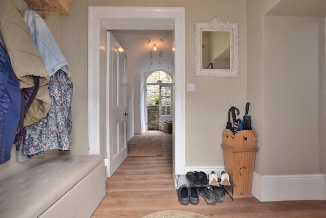 4 bed Semi-Detached for sale Image 4