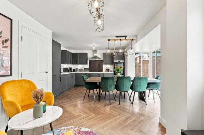 4 bed Detached for sale Image 6