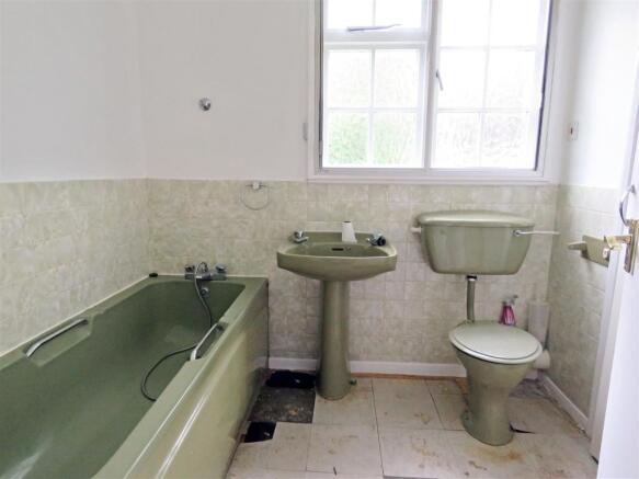 Bathroom.JPG
