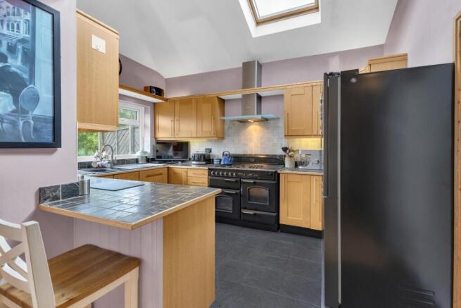 4 bed Semi-Detached for sale Image 9