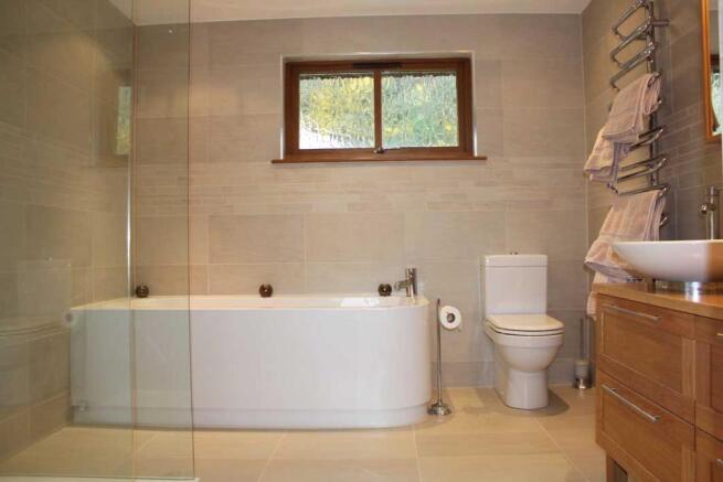 MASTER ENSUITE