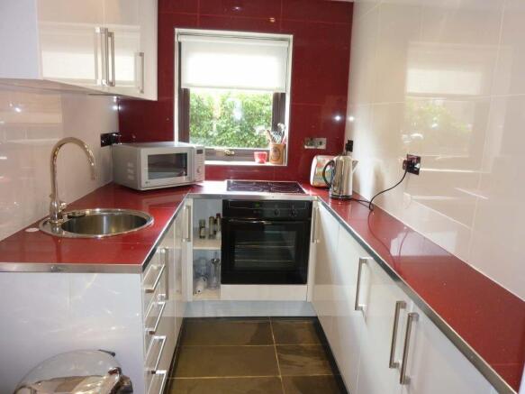 MODERN FITTED KITCHE