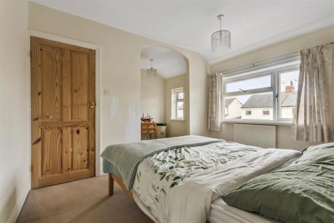 4 bed Semi-Detached for sale Image 10