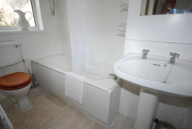 GROUND FLOOR BATH...